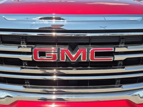Certified 2021 GMC Acadia SLE w/ Driver Convenience Package AWD/4WD image 28