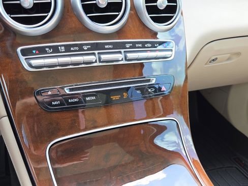 Used 2018 Mercedes-Benz GLC 300 image 23