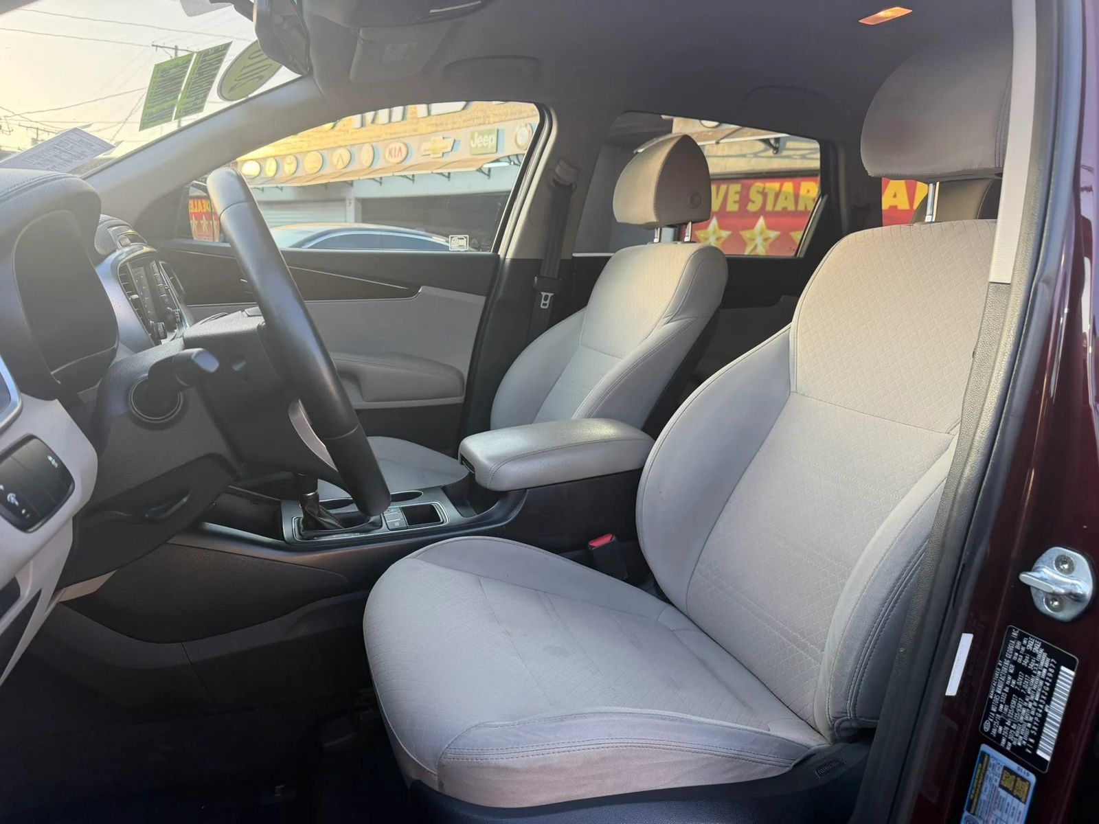 Used 2018 Kia Sorento FWD image 11