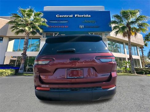 Used 2024 Jeep Grand Cherokee L Limited w/ Black Appearance Package image 6