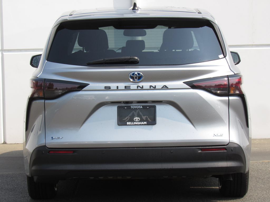 Certified 2025 Toyota Sienna XLE FWD image 7