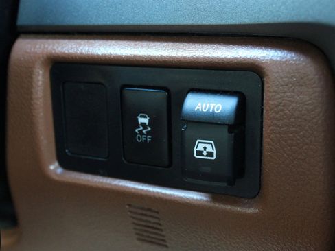 Used 2016 Toyota Sequoia Platinum image 32