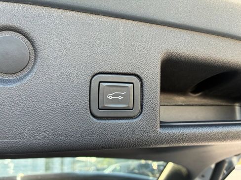 Used 2024 Chevrolet Equinox Premier AWD/4WD image 18