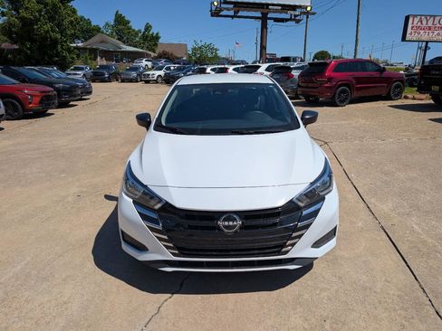 Used 2024 Nissan Versa S FWD image 2