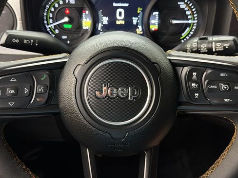 Used 2024 Jeep Wrangler Unlimited w/ Convenience Group AWD/4WD image 29