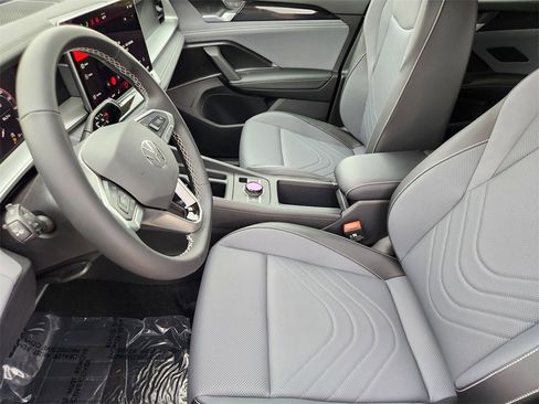 New 2026 Volkswagen Tiguan SE image 3