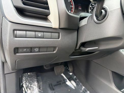 Used 2023 Nissan Rogue SV image 19