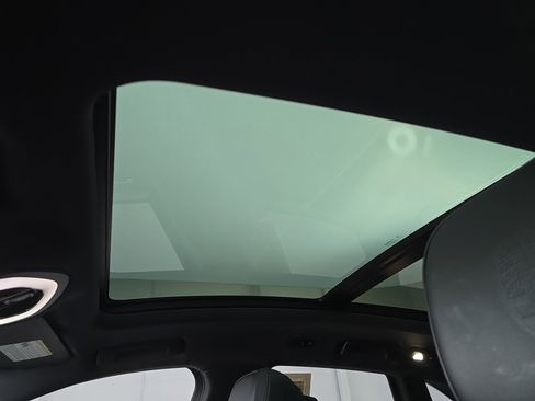 Used 2023 Porsche Macan Turbo image 29