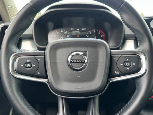 Used 2020 Volvo XC40 T5 Momentum image 22