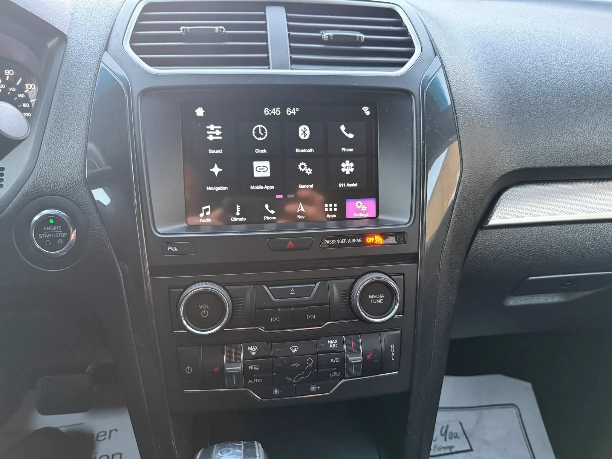 Used 2018 Ford Explorer XLT AWD/4WD image 10