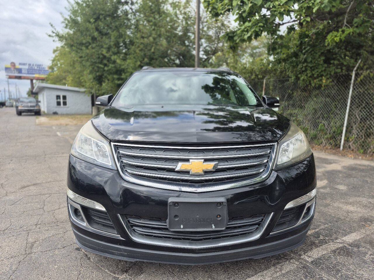 Used 2017 Chevrolet Traverse LT AWD/4WD image 2