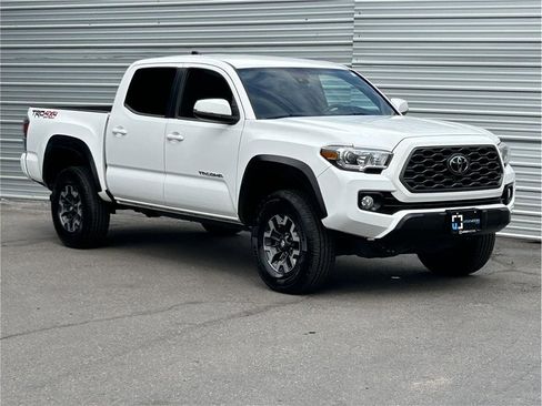 Used 2022 Toyota Tacoma TRD Off-Road w/ Technology Package image 12