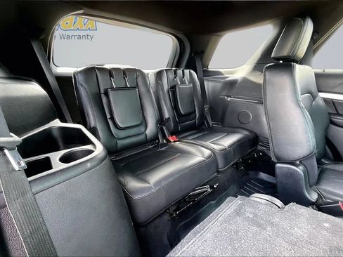 Used 2017 Ford Explorer XLT w/ Equipment Group 202A AWD/4WD image 30