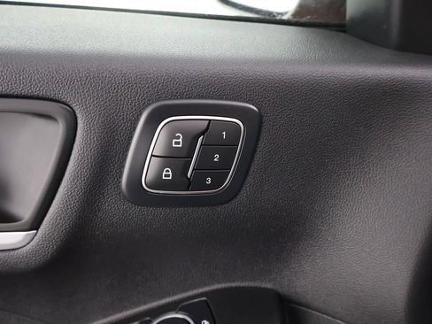 Used 2025 Ford Escape SE w/ PHEV Premium Package FWD image 37
