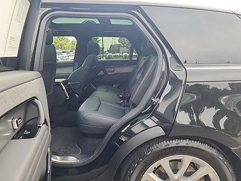 Used 2025 Land Rover Range Rover Sport SE AWD/4WD image 14