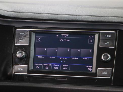 Used 2024 Volkswagen Jetta SE image 19