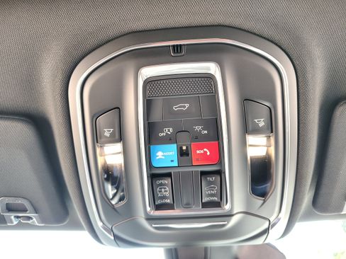 New 2025 Jeep Grand Cherokee Altitude image 40