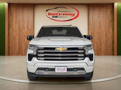 Used 2023 Chevrolet Silverado 1500 High Country w/ Technology Package AWD/4WD image 2