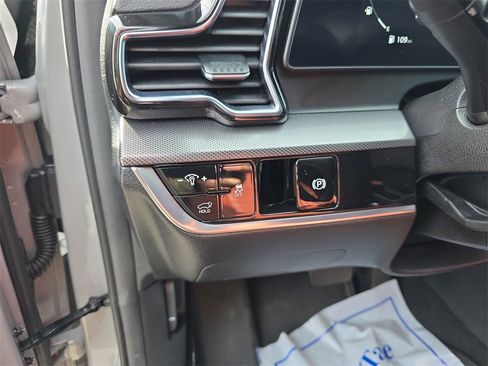 Used 2023 Kia Sportage SX image 22