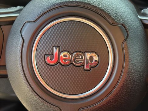 Used 2025 Jeep Wrangler Willys image 24