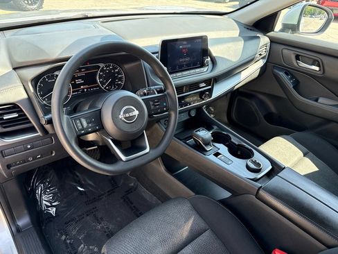 Used 2024 Nissan Rogue SV AWD/4WD image 2