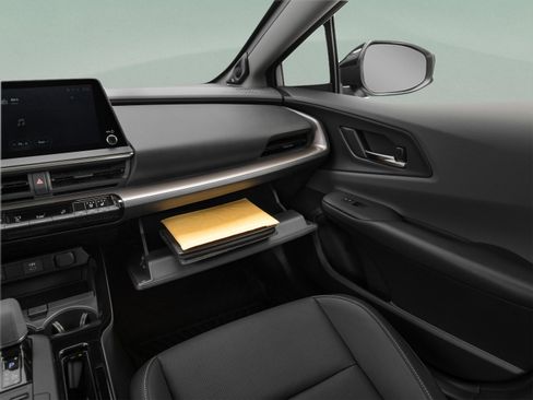 Used 2025 Toyota Prius FWD image 32