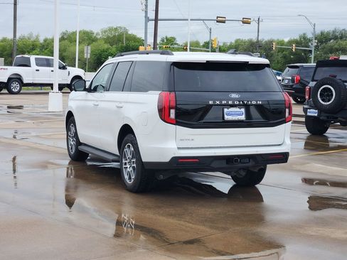 Used 2025 Ford Expedition Active AWD/4WD image 5