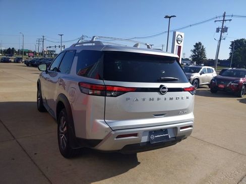 Used 2025 Nissan Pathfinder SL AWD/4WD image 8