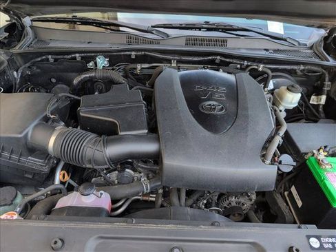 Used 2019 Toyota Tacoma SR5 AWD/4WD image 22