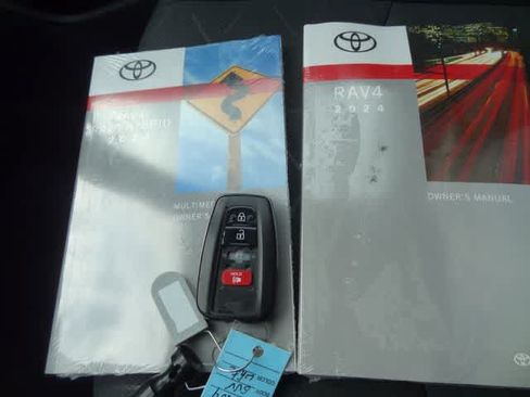 Used 2024 Toyota RAV4 XLE FWD image 32