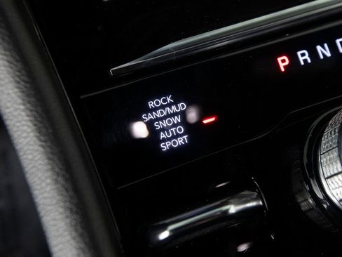 Used 2022 Jeep Grand Cherokee L Overland w/ Luxury Tech Group IV AWD/4WD image 23