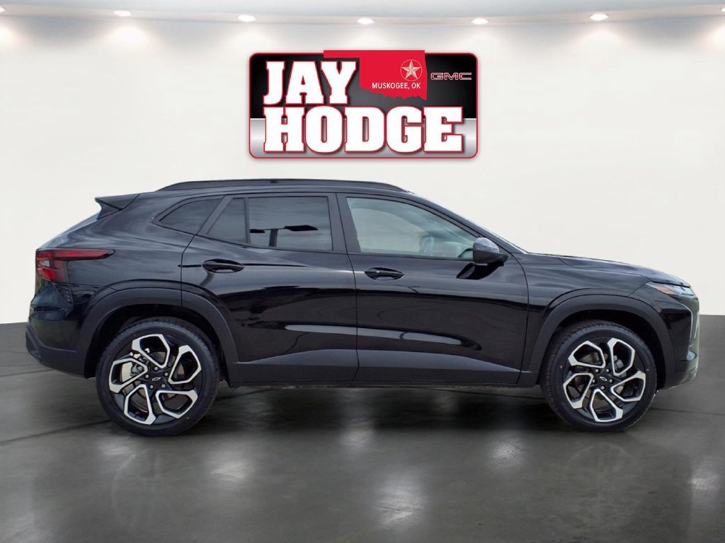 Used 2025 Chevrolet Trax RS FWD image 8