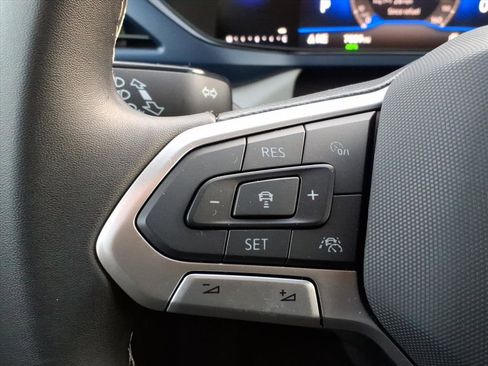 Certified 2024 Volkswagen Taos SE image 11