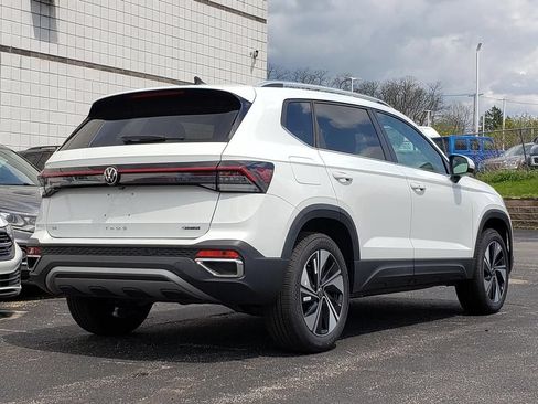 New 2026 Volkswagen Taos SE AWD/4WD image 3