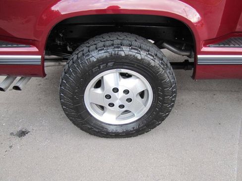 Used 1993 Chevrolet Silverado 1500 4x4 Regular Cab image 29