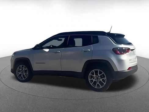 Used 2025 Jeep Compass Limited AWD/4WD image 11