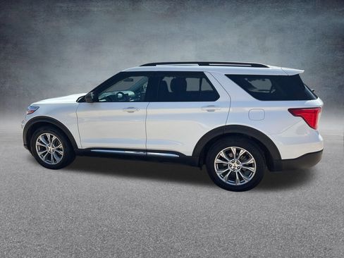 Used 2020 Ford Explorer XLT w/ Equipment Group 202A RWD image 3