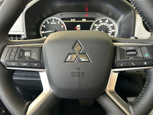 New 2026 Mitsubishi Outlander SE image 24