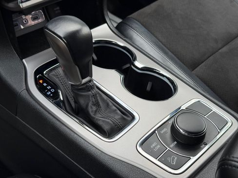 Used 2020 Jeep Grand Cherokee Altitude AWD/4WD image 19