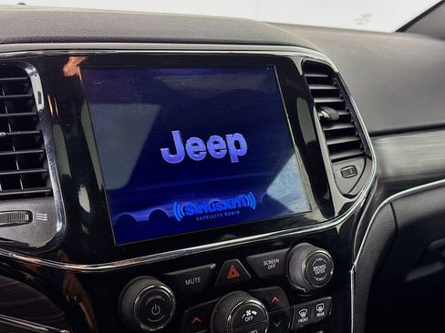 Used 2019 Jeep Grand Cherokee Limited AWD/4WD image 15