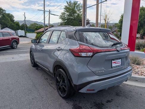 Used 2023 Nissan Kicks SR w/ SR Premium Package FWD image 6