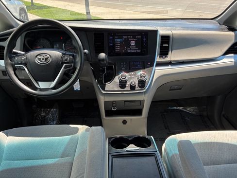 Used 2015 Toyota Sienna LE FWD image 9