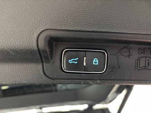 Used 2024 Ford Explorer XLT w/ Equipment Group 202A AWD/4WD image 23