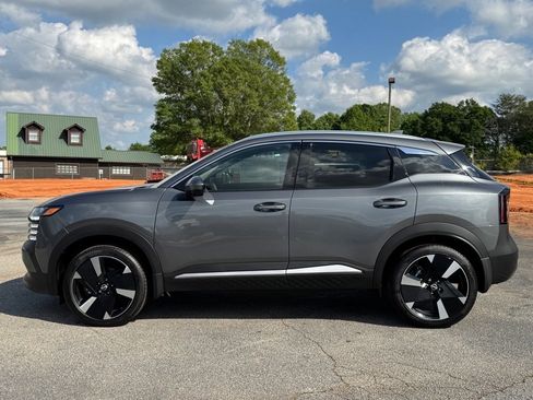 New 2025 Nissan Kicks SR image 6