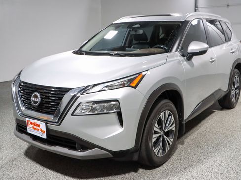 Used 2022 Nissan Rogue SV w/ SV Premium Package FWD image 32