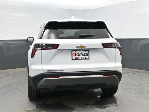 Used 2025 Chevrolet Equinox LT AWD/4WD image 8