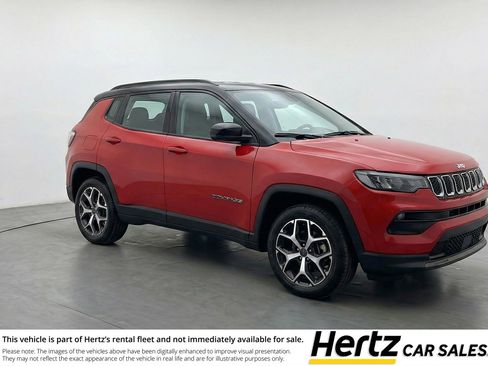 Used 2025 Jeep Compass Limited image 1