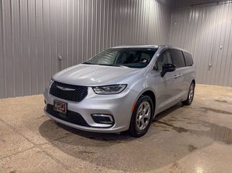 Used 2024 Chrysler Pacifica Limited video 1