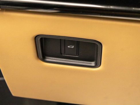 Used 2023 Land Rover Range Rover SE AWD/4WD image 17