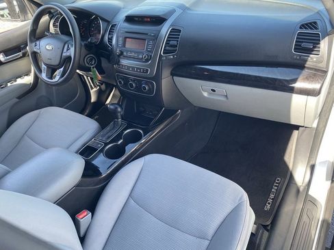 Used 2014 Kia Sorento LX FWD image 14